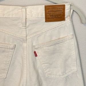White/Cream Levi’s ribcage wide leg jeans.